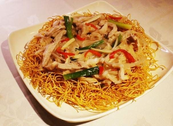 31. Shredded Chicken Crispy Noodle / 31. 雞絲兩麵黃